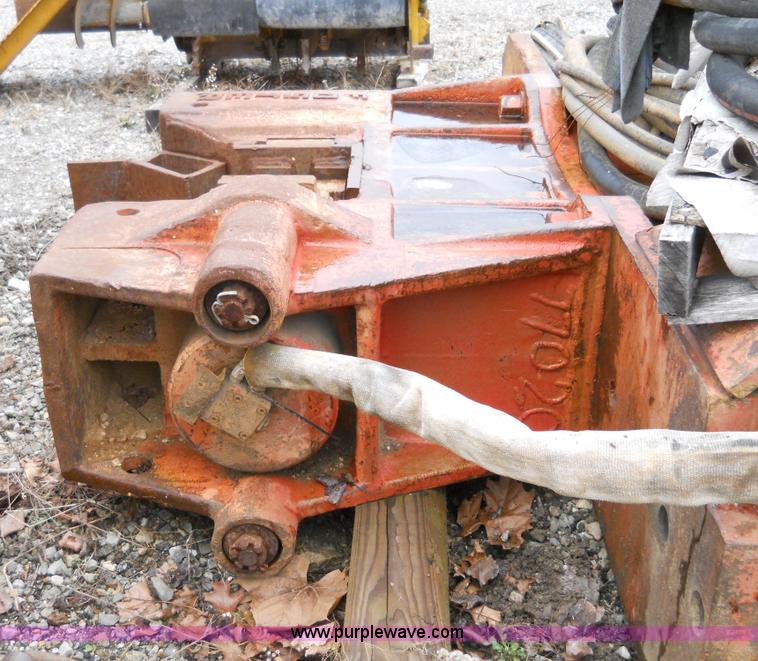 image for item 7810 Foster vibratory pile driver/extractor