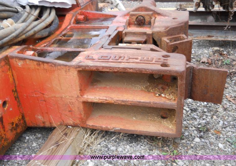 image for item 7810 Foster vibratory pile driver/extractor