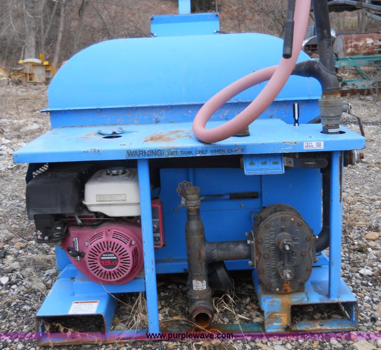 image for item 7811 2003 Kincaid Agigator