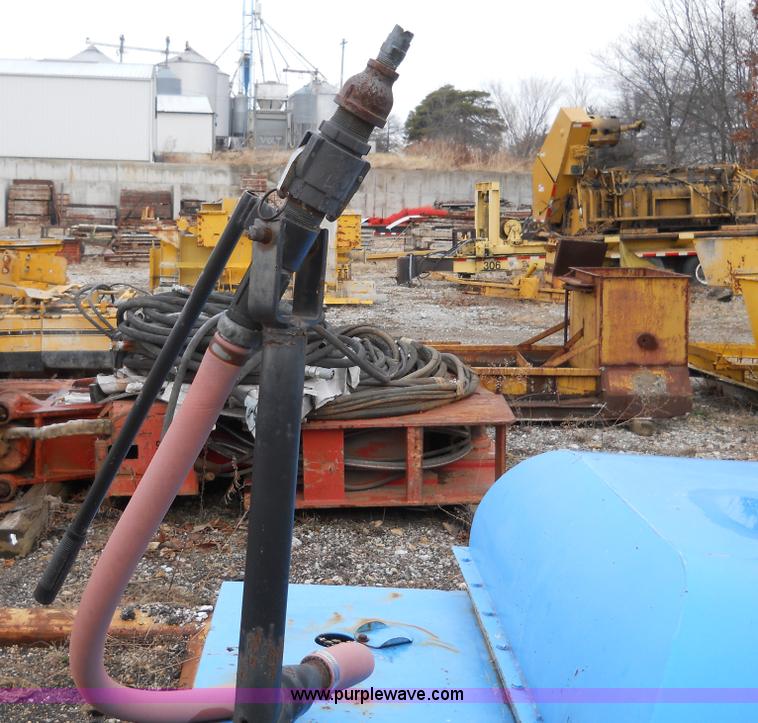 image for item 7811 2003 Kincaid Agigator