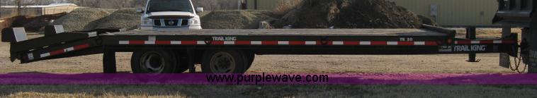 image for item 8211 2004 Trail King TK20 flatbed trailer