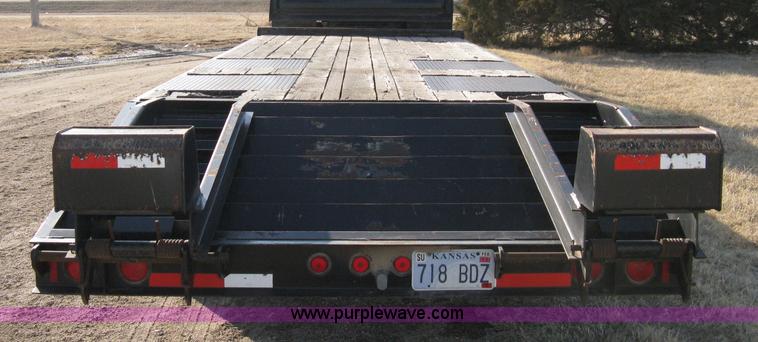 image for item 8211 2004 Trail King TK20 flatbed trailer