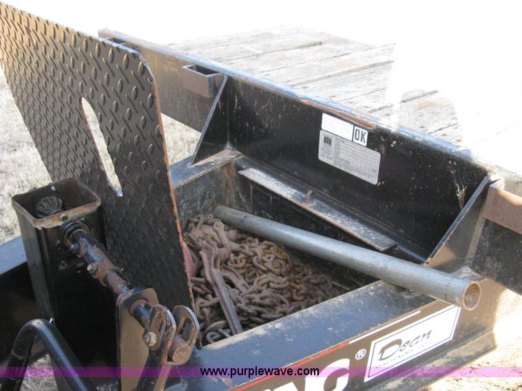 image for item 8211 2004 Trail King TK20 flatbed trailer