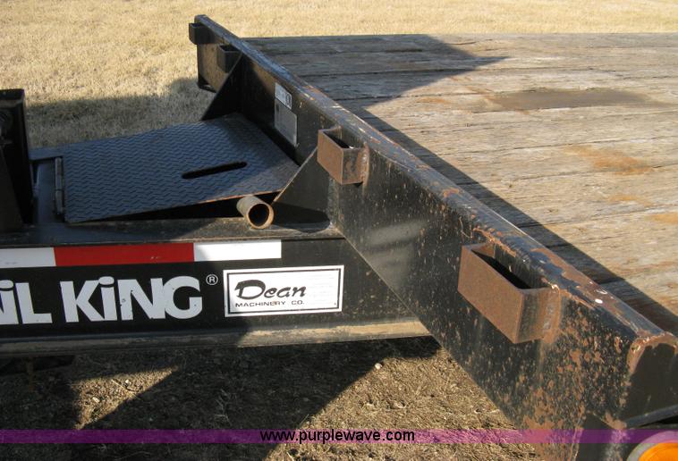 image for item 8211 2004 Trail King TK20 flatbed trailer