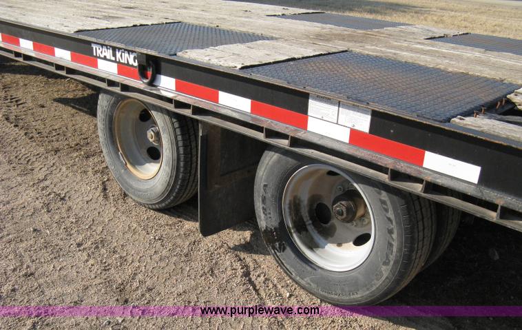 image for item 8211 2004 Trail King TK20 flatbed trailer