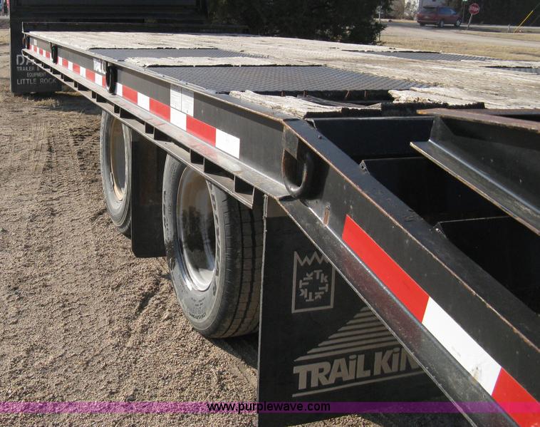 image for item 8211 2004 Trail King TK20 flatbed trailer