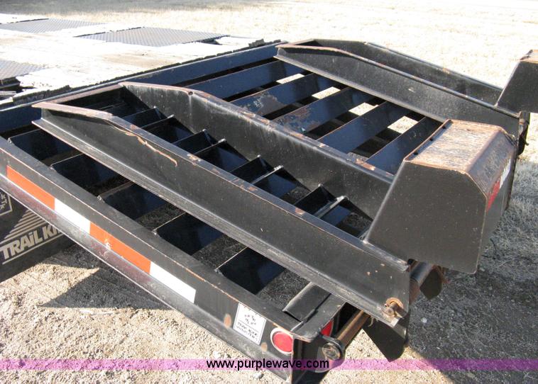 image for item 8211 2004 Trail King TK20 flatbed trailer