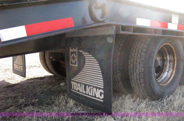 image for item 8211 2004 Trail King TK20 flatbed trailer