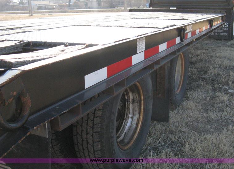 image for item 8211 2004 Trail King TK20 flatbed trailer