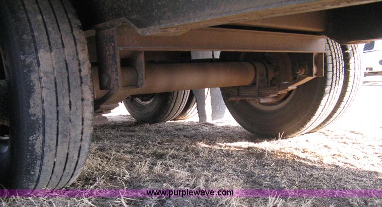 image for item 8211 2004 Trail King TK20 flatbed trailer