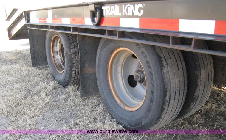 image for item 8211 2004 Trail King TK20 flatbed trailer