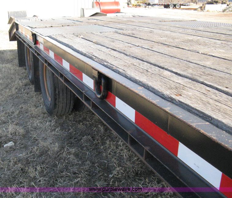 image for item 8211 2004 Trail King TK20 flatbed trailer
