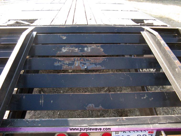 image for item 8211 2004 Trail King TK20 flatbed trailer