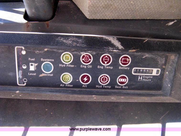 image for item 8217 2000 Case 1845 C skid loader