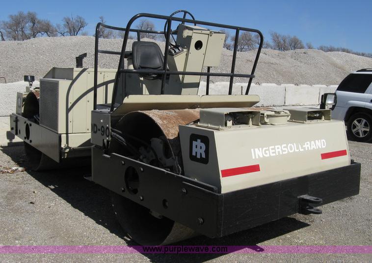 image for item 8223 Ingersoll Rand DD-90 vibratory compactor