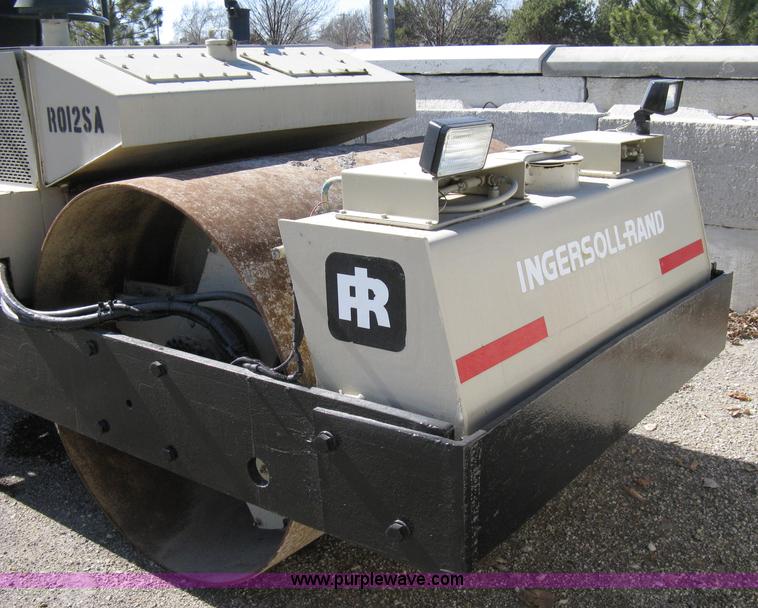image for item 8223 Ingersoll Rand DD-90 vibratory compactor