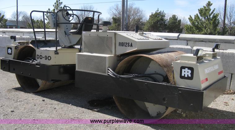 image for item 8223 Ingersoll Rand DD-90 vibratory compactor