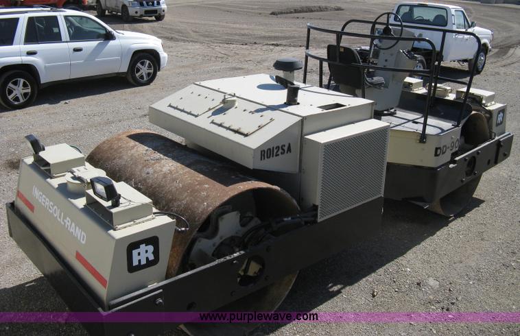 image for item 8223 Ingersoll Rand DD-90 vibratory compactor