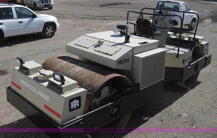 image for item 8223 Ingersoll Rand DD-90 vibratory compactor