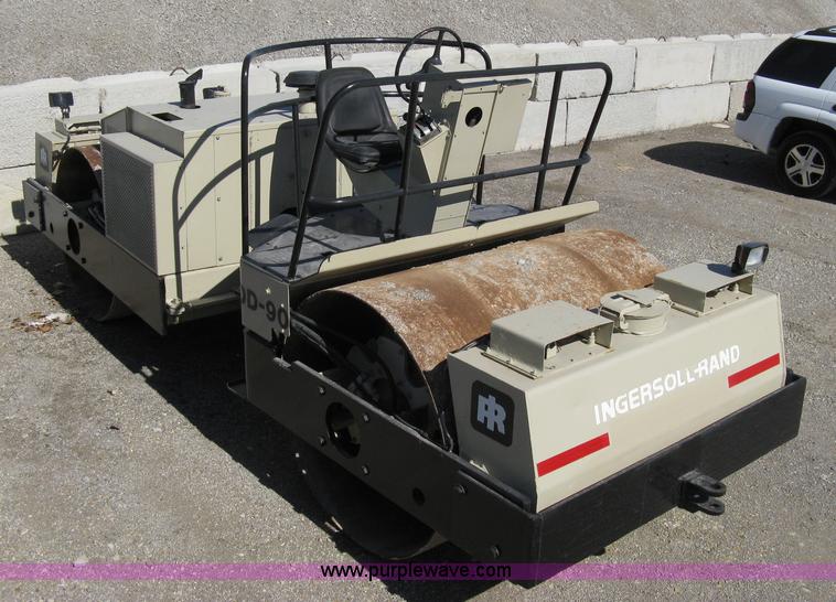 image for item 8223 Ingersoll Rand DD-90 vibratory compactor