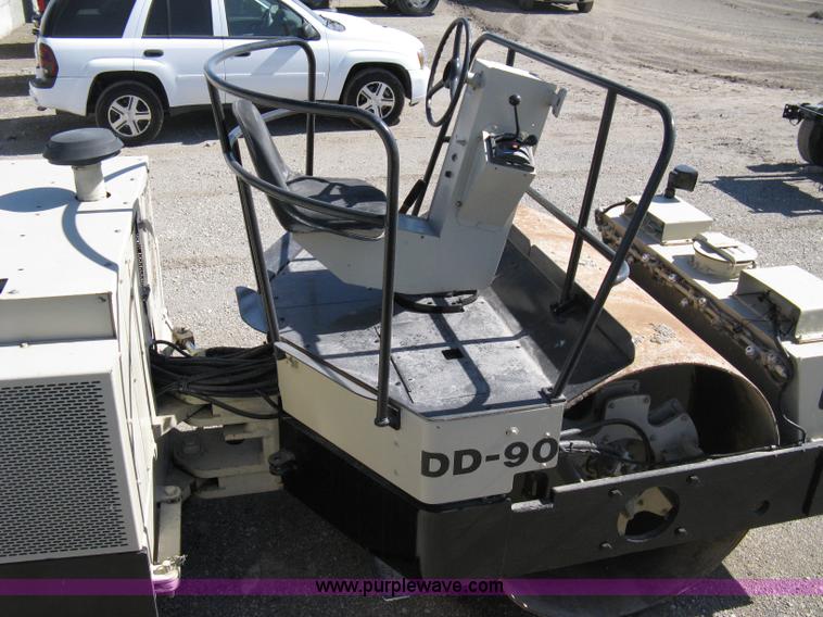 image for item 8223 Ingersoll Rand DD-90 vibratory compactor