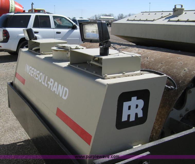 image for item 8223 Ingersoll Rand DD-90 vibratory compactor