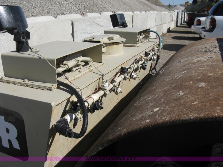 image for item 8223 Ingersoll Rand DD-90 vibratory compactor