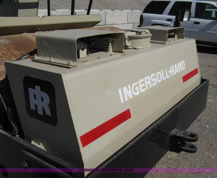 image for item 8223 Ingersoll Rand DD-90 vibratory compactor