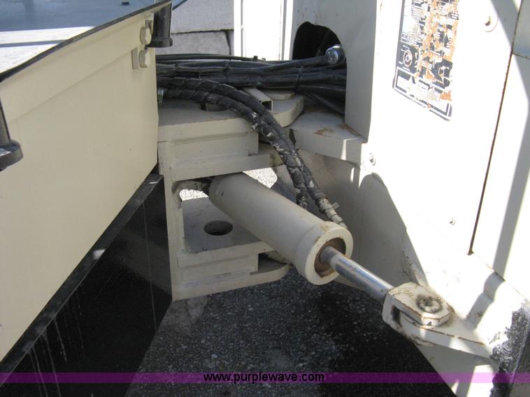 image for item 8223 Ingersoll Rand DD-90 vibratory compactor