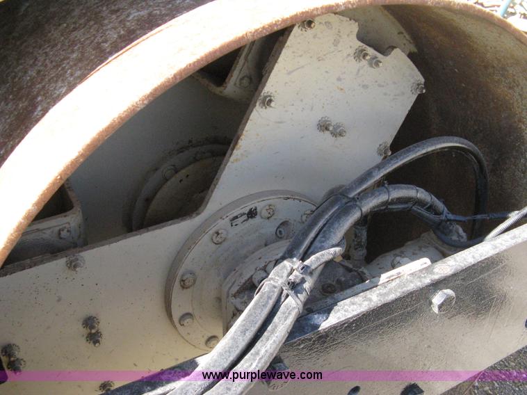 image for item 8223 Ingersoll Rand DD-90 vibratory compactor