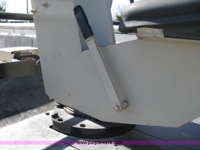 image for item 8223 Ingersoll Rand DD-90 vibratory compactor