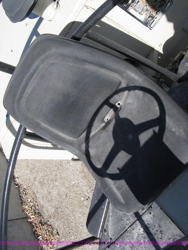 image for item 8223 Ingersoll Rand DD-90 vibratory compactor