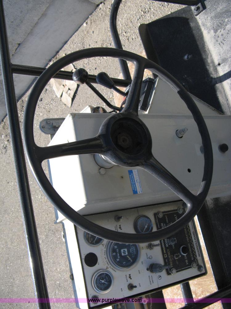 image for item 8223 Ingersoll Rand DD-90 vibratory compactor