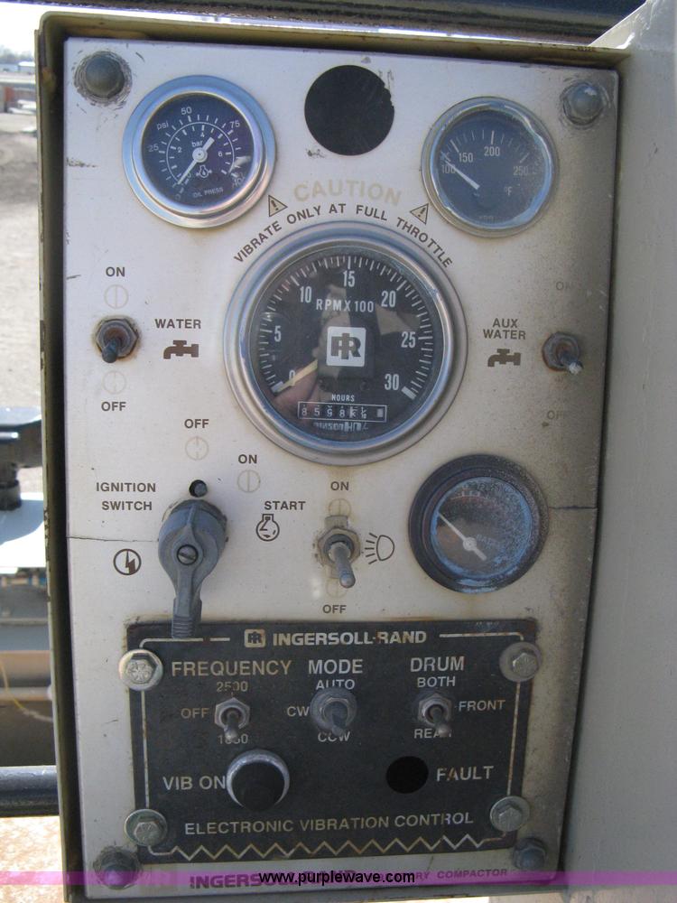 image for item 8223 Ingersoll Rand DD-90 vibratory compactor