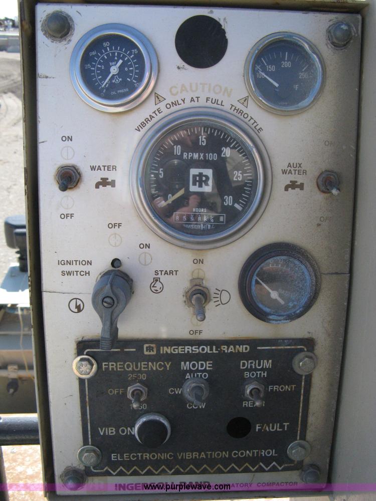 image for item 8223 Ingersoll Rand DD-90 vibratory compactor