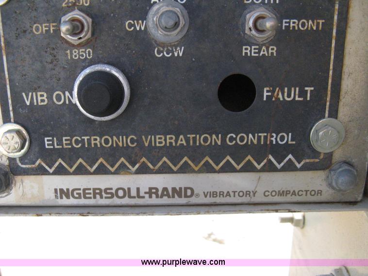 image for item 8223 Ingersoll Rand DD-90 vibratory compactor