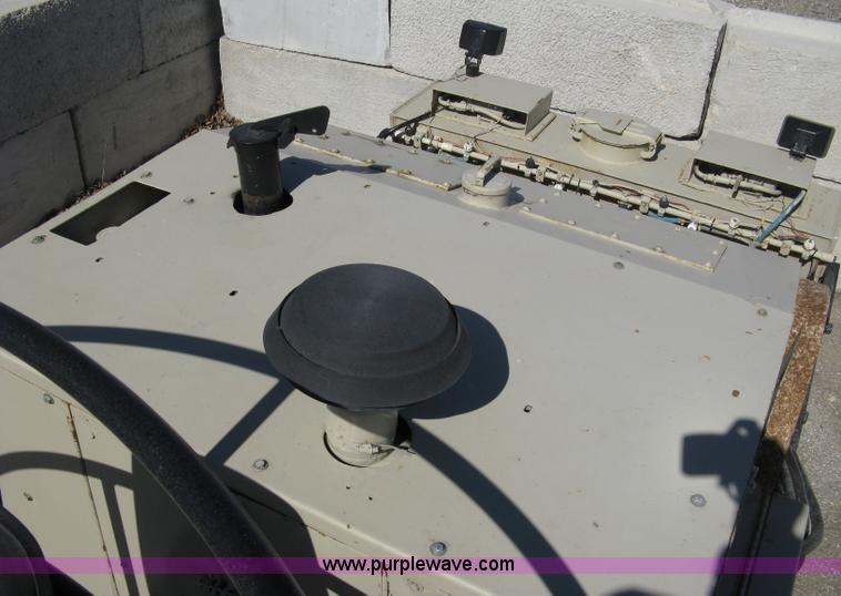 image for item 8223 Ingersoll Rand DD-90 vibratory compactor