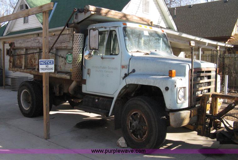 image for item 8227 1984 International S 1954 single axle dump truck
