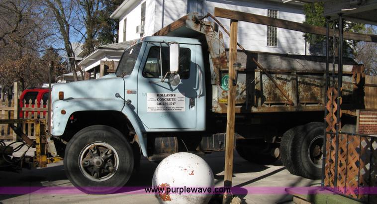 image for item 8227 1984 International S 1954 single axle dump truck