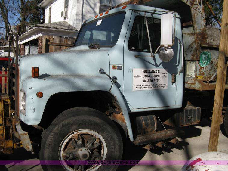image for item 8227 1984 International S 1954 single axle dump truck