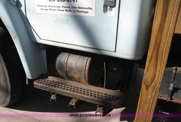 image for item 8227 1984 International S 1954 single axle dump truck