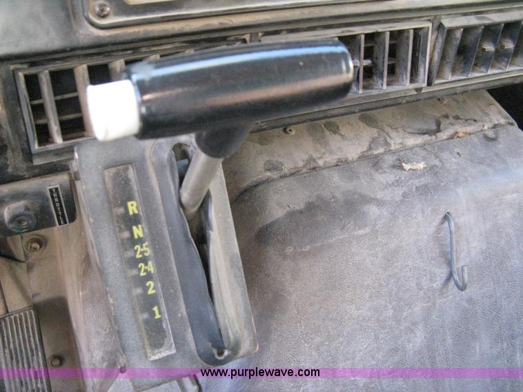 image for item 8227 1984 International S 1954 single axle dump truck