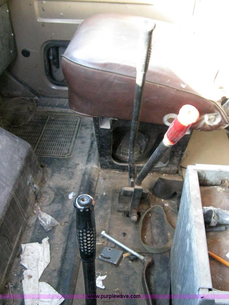 image for item 8227 1984 International S 1954 single axle dump truck