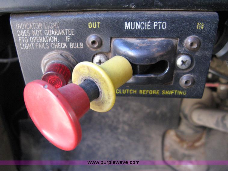 image for item 8227 1984 International S 1954 single axle dump truck