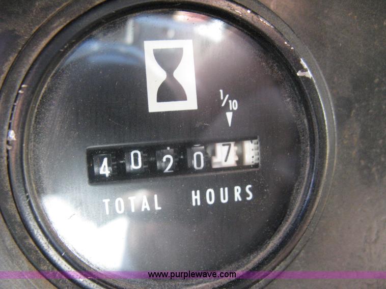 image for item 8227 1984 International S 1954 single axle dump truck