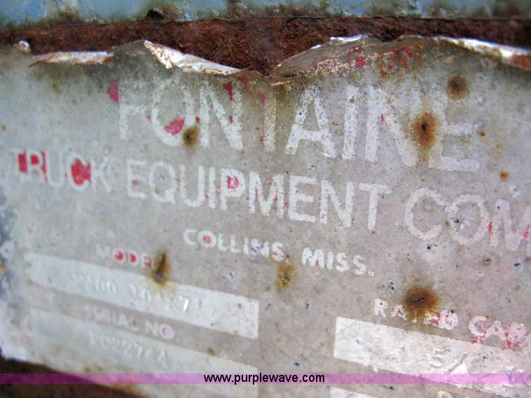 image for item 8227 1984 International S 1954 single axle dump truck