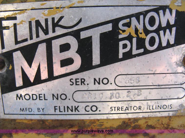 image for item 8227 1984 International S 1954 single axle dump truck