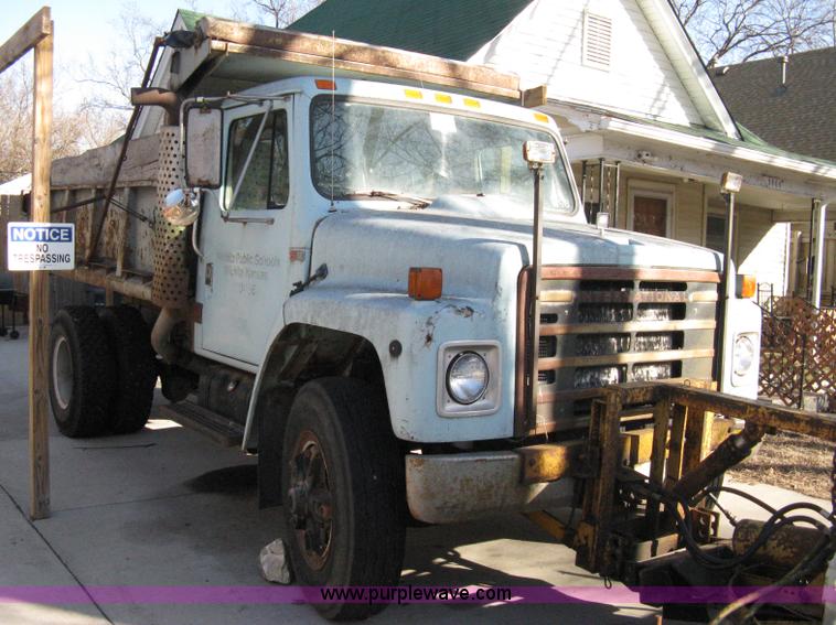 image for item 8227 1984 International S 1954 single axle dump truck