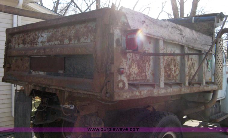 image for item 8227 1984 International S 1954 single axle dump truck