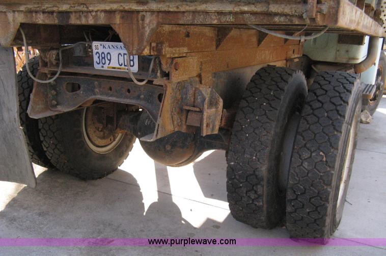 image for item 8227 1984 International S 1954 single axle dump truck